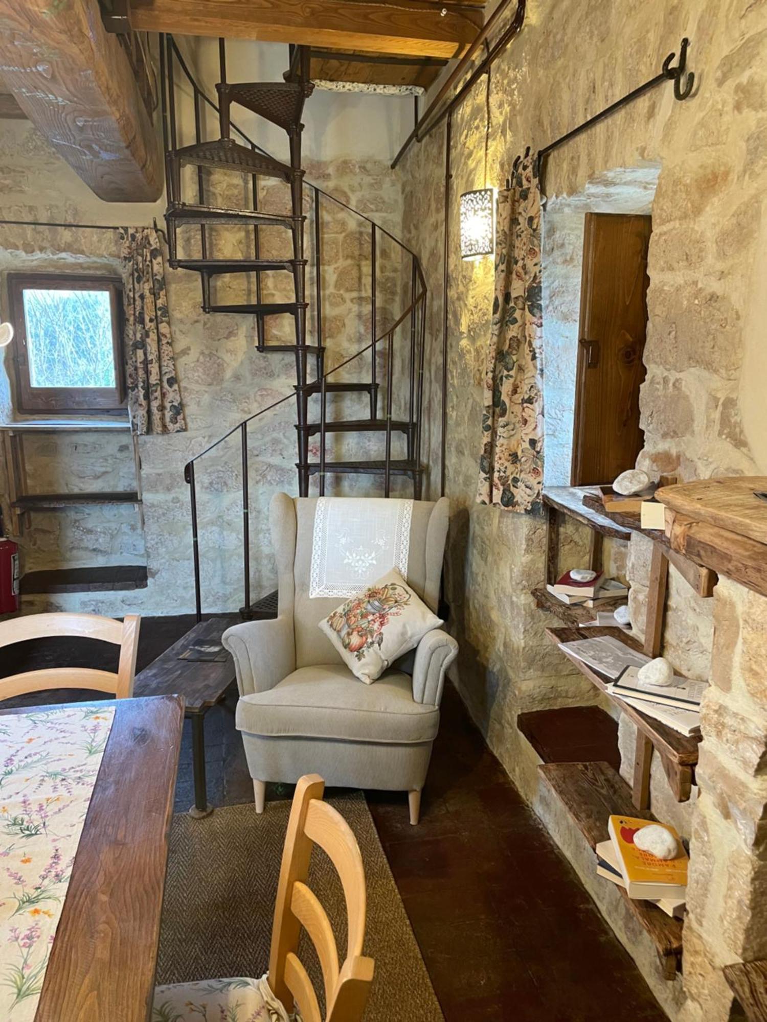Alloggio La Torre Fossanova Priverno Εξωτερικό φωτογραφία